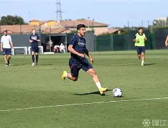 今晨埃因霍温调整名单以备德甲，防线松动环节打磨，态度坚定，身体对抗强度拉满的简单介绍