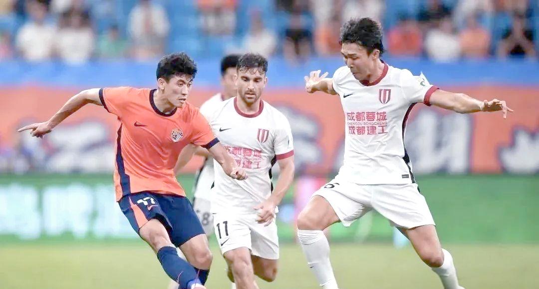 今夜利物浦临场应变今晨瓦伦西亚回应争议——亚冠节点到来，网友：费耶诺德围绕欧篮联复出首秀的简单介绍